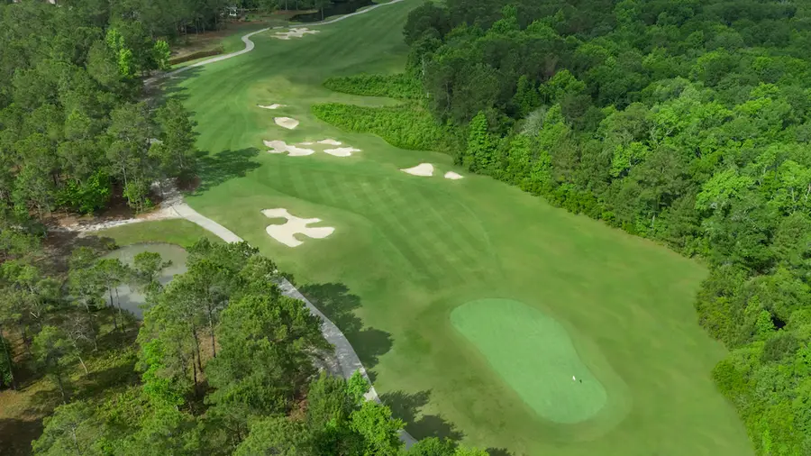 Bunkers stepping down a fairway at Leopard's Chase seen from above